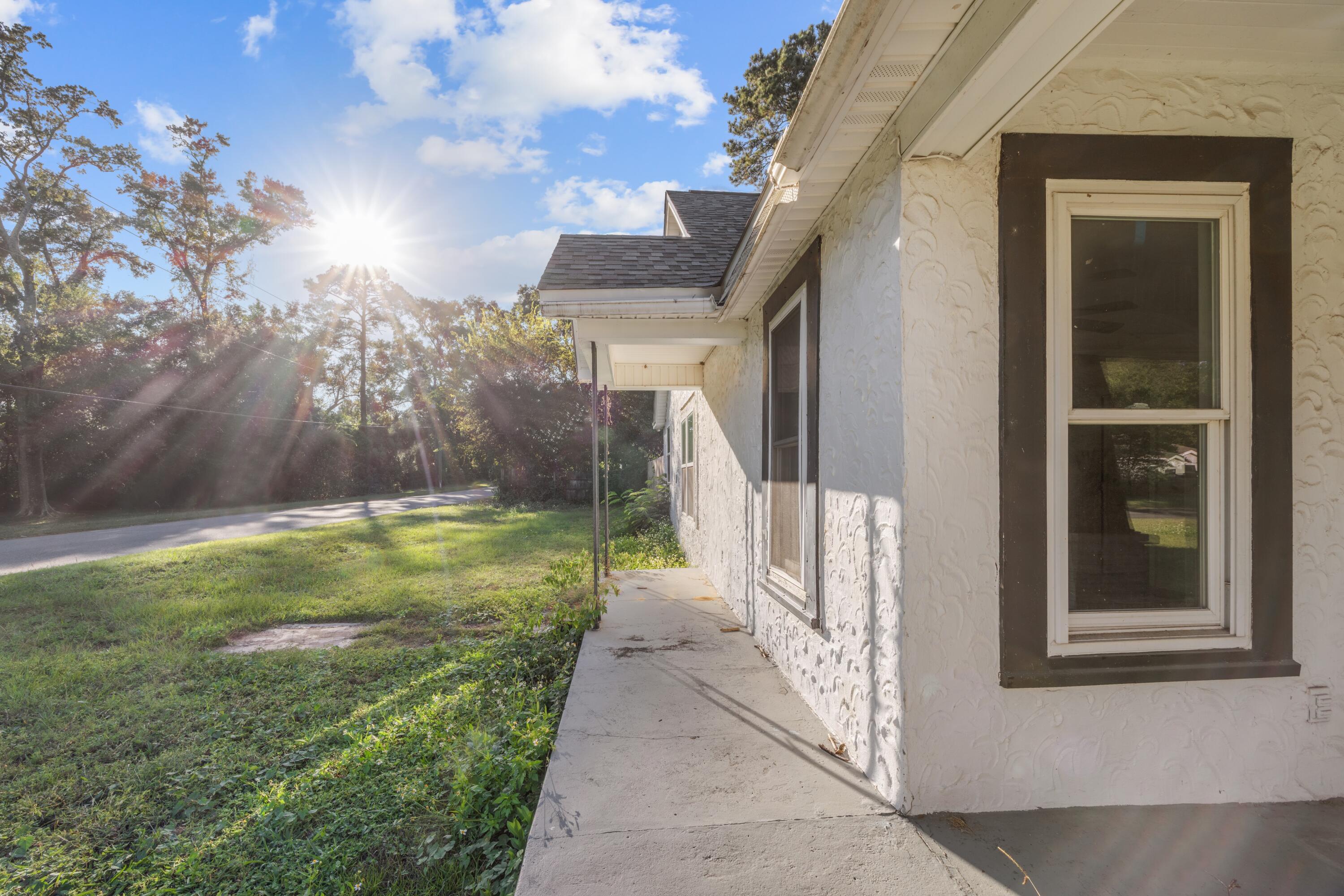 198 East 1st Avenue Crestview, FL 32536 - Photo 5 of 43 a view of outdoor space