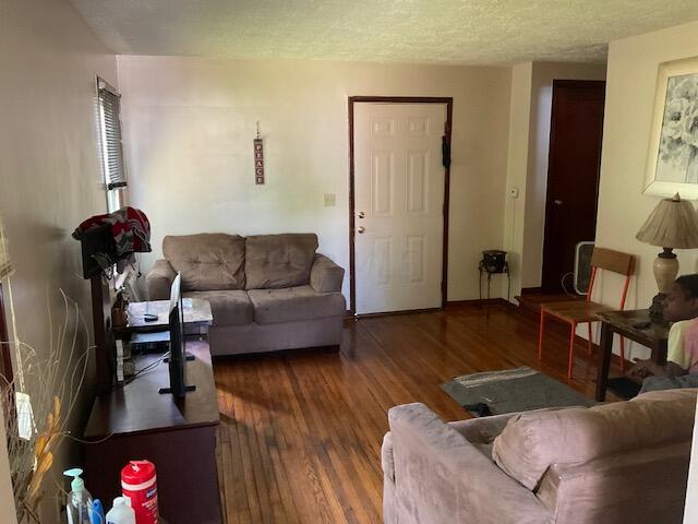 1045 South James Road Columbus, OH 43227 - Photo 7 of 7 jemes 6