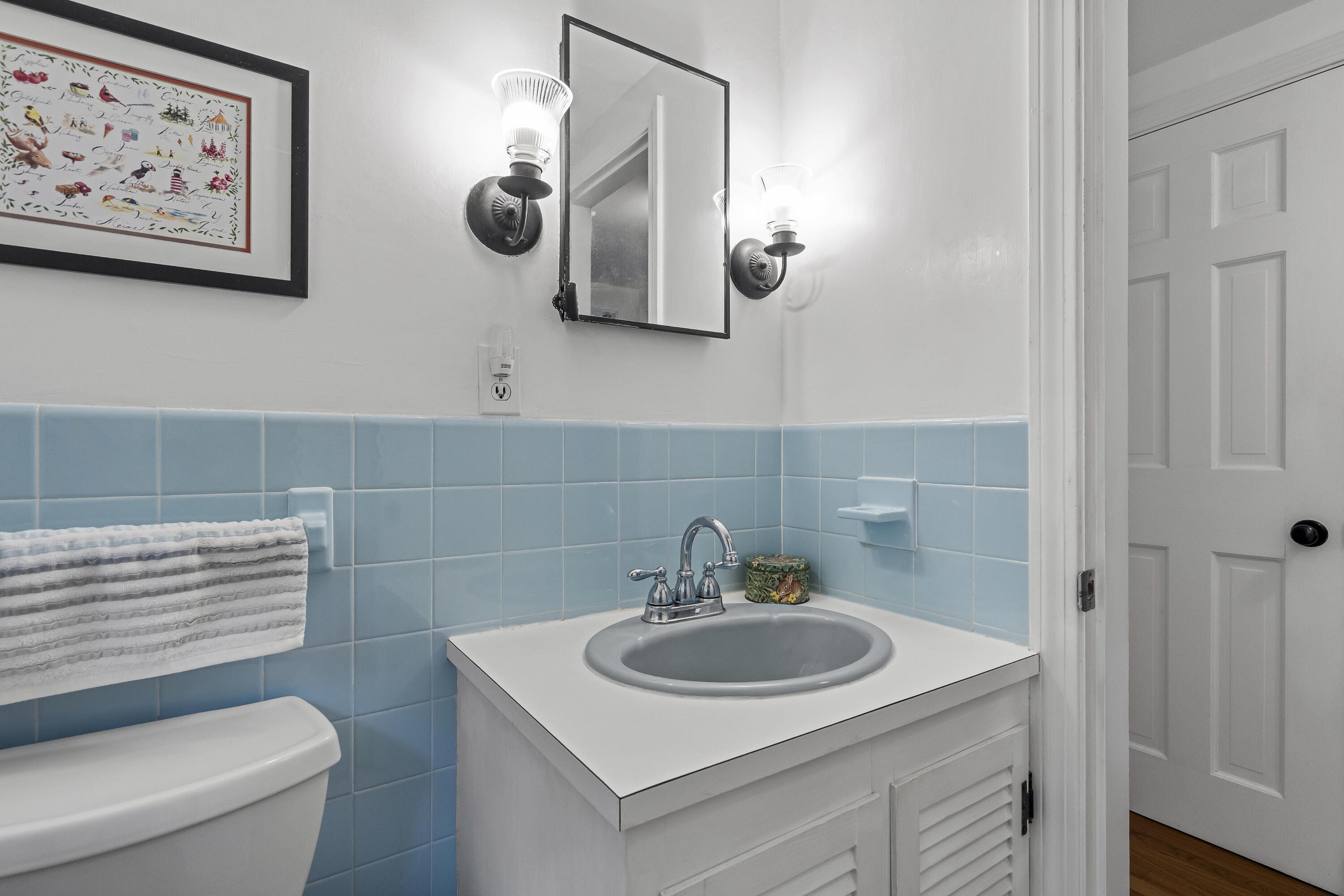 78 Old County Road Damariscotta, ME 04543 - Photo 25 of 41 blue bath