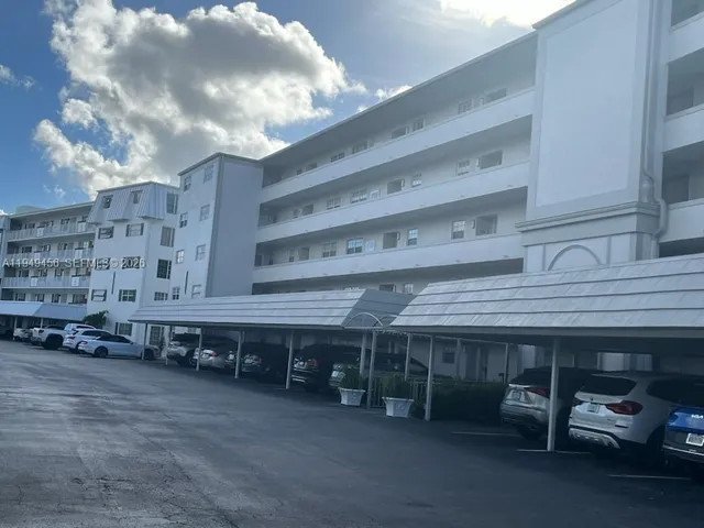 $3,000 | 250 John F Kennedy Drive, Unit 303, Atlantis, FL 33462