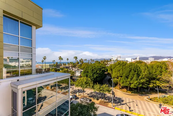 $1,995,000 | 1705 Ocean Avenue, Unit 208, Santa Monica, CA 90401