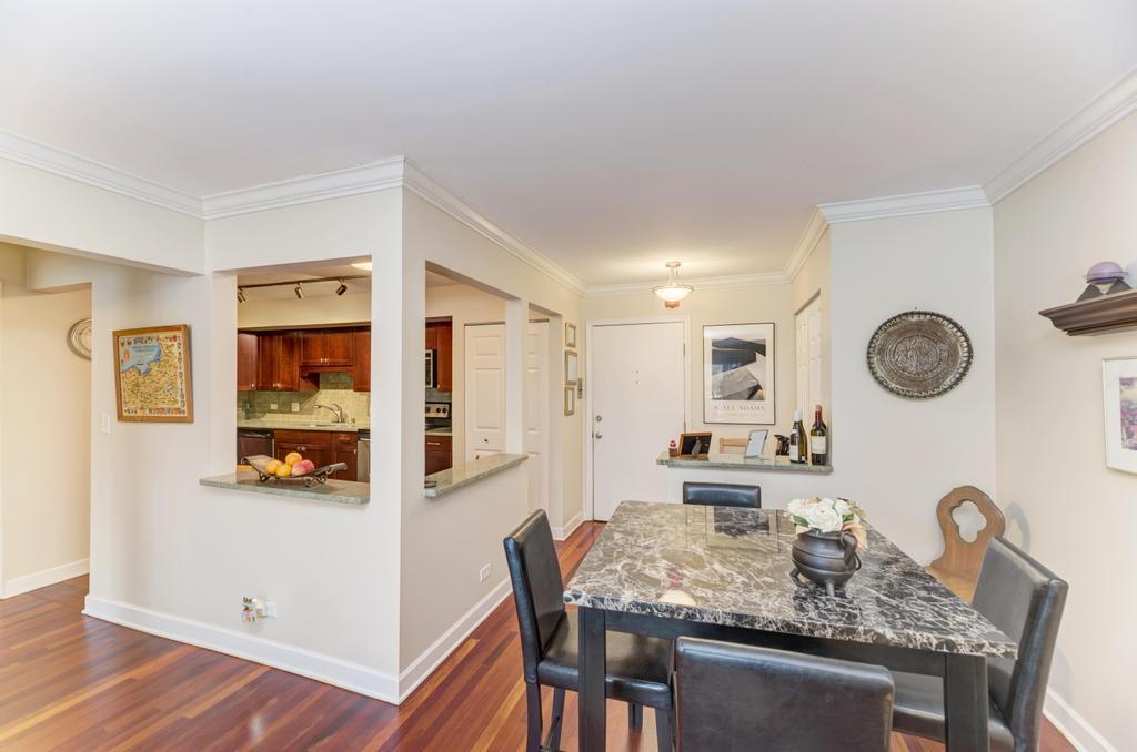 2234 South Goebbert Road, Unit 118 Arlington Heights, IL 60005 - Photo 6 of 21 Gallery Image 6