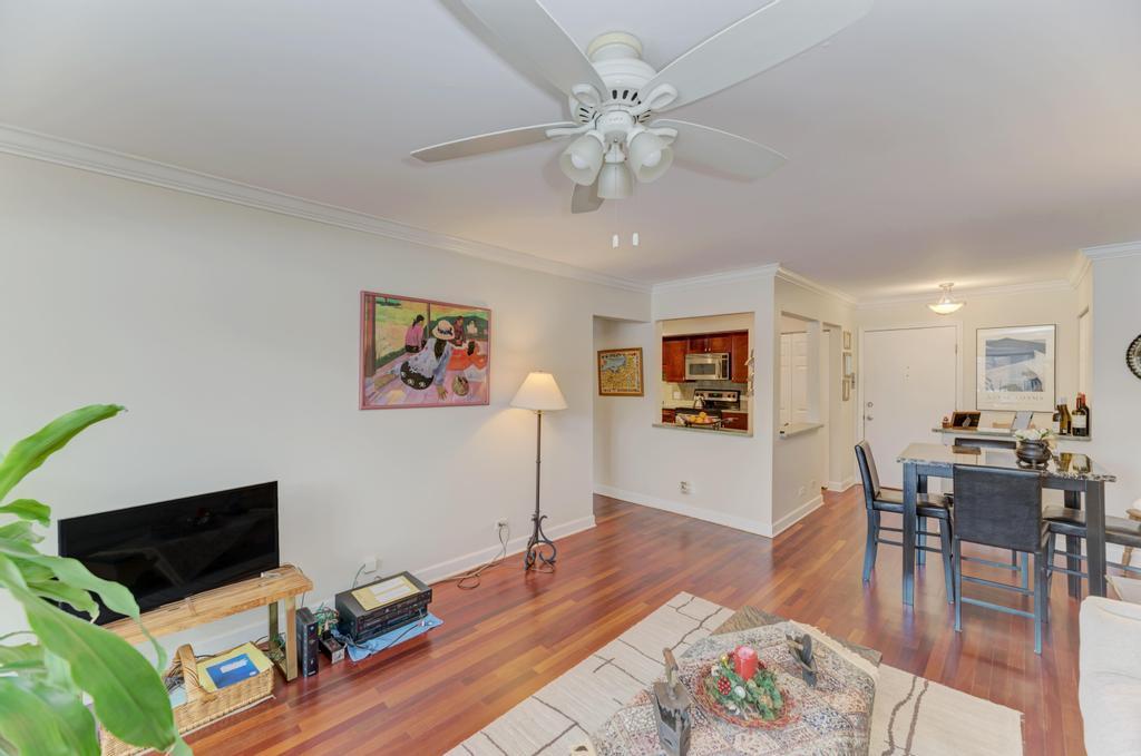 2234 South Goebbert Road, Unit 118 Arlington Heights, IL 60005 - Photo 9 of 21 Gallery Image 9