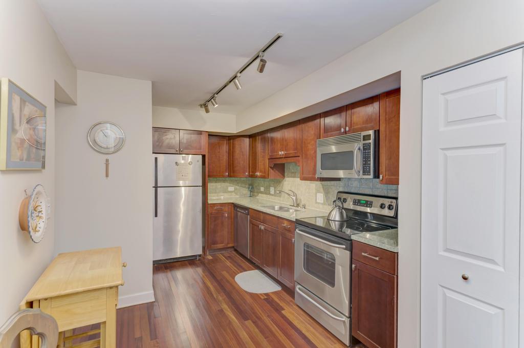 2234 South Goebbert Road, Unit 118 Arlington Heights, IL 60005 - Photo 10 of 21 Gallery Image 10