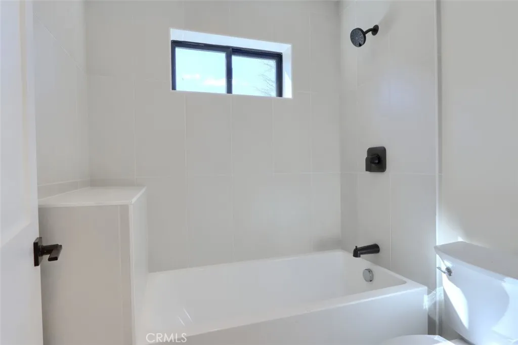 3181 Triangle Park Road Mariposa, CA 95338 - Photo 30 of 44 Upstairs secondary bath toilet/tub/shower room