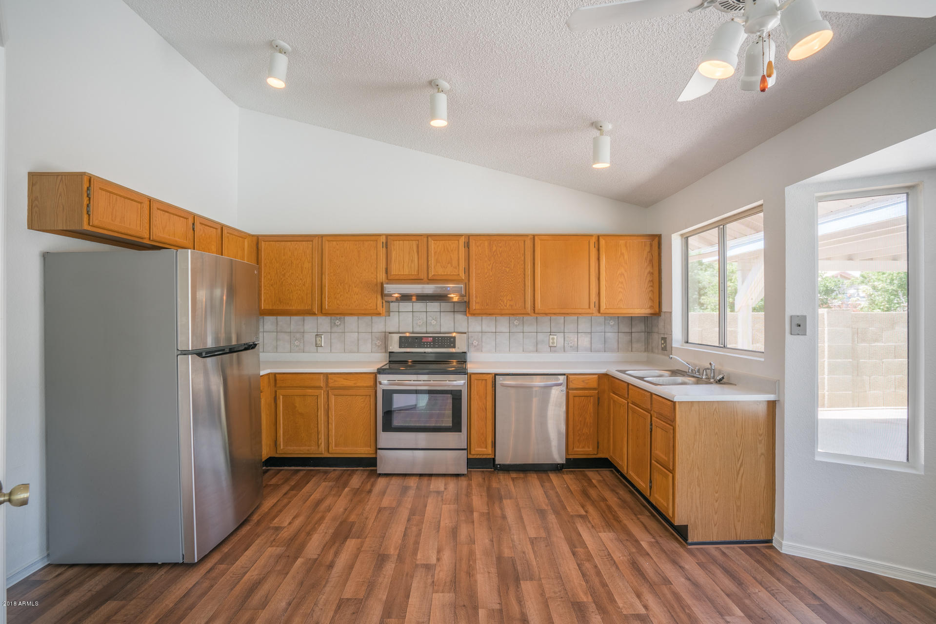 7724 West Redfield Road Peoria, AZ 85381 - Photo 3 of 25 photo_03