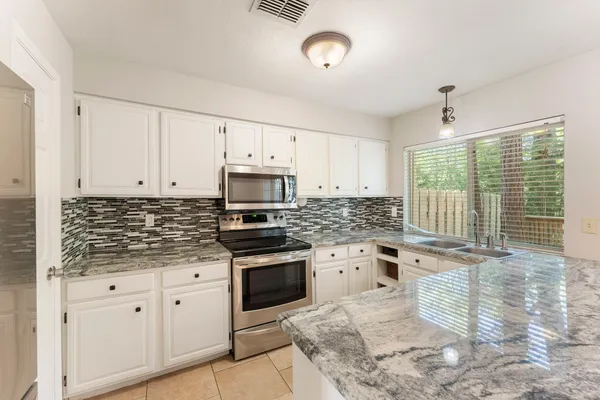 $2,000 | 2347 West Settler's Way, The Woodlands, TX 77380