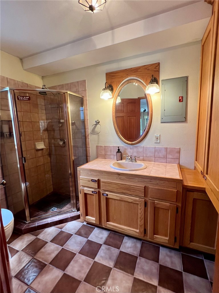 3151 Ramsey Road Cambria, CA 93428 - Photo 30 of 46 Three quarter bath on main living level.