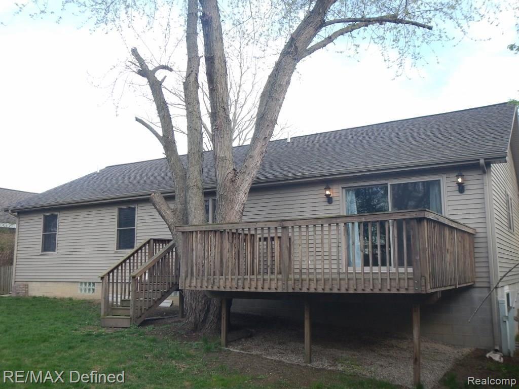 750 Heights Road Lake Orion, MI 48362 - Photo 4 of 27 Rear Deck