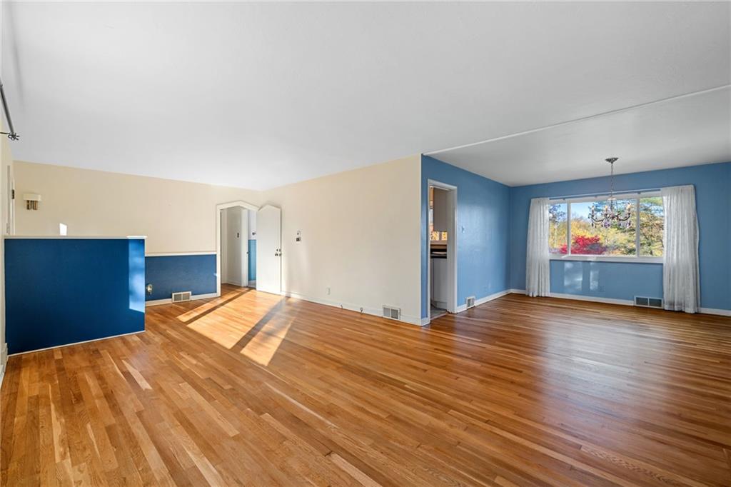 152 Easley Road Pittsburgh, PA 15237 - Photo 5 of 20 a bedroom with a bed and a painting on the wall