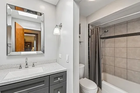 $645,000 | 815 South Salem Avenue, Arlington Heights, IL 60005