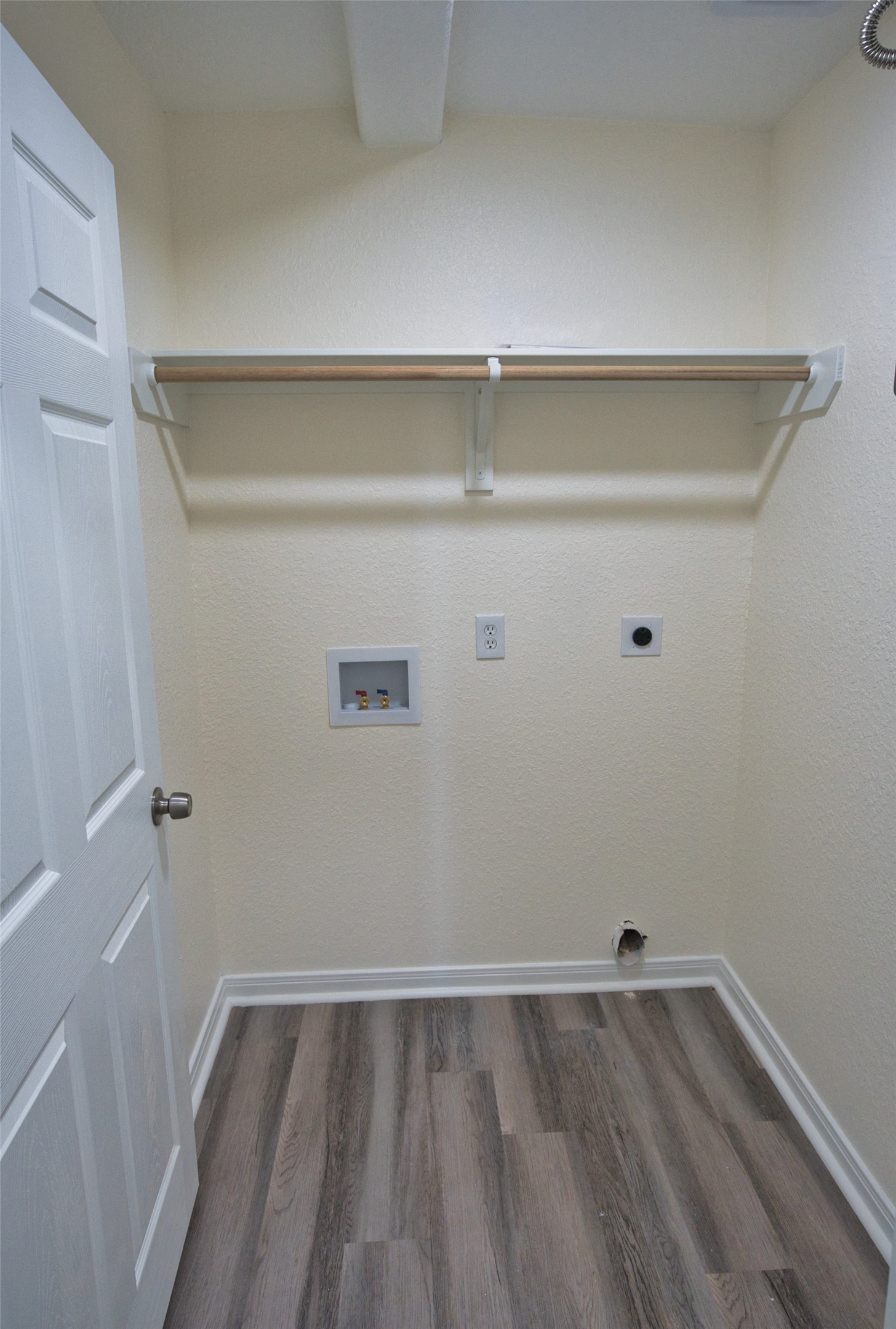 133 County Road 296 Sargent, TX 77414 - Photo 14 of 19 a view of an empty room