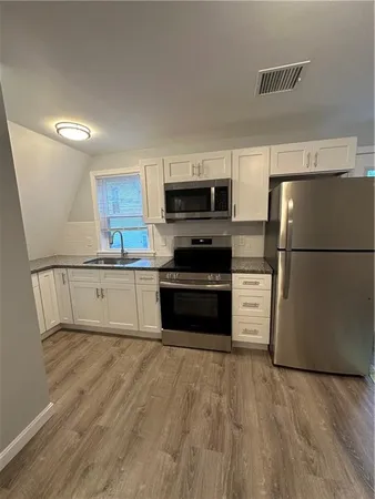 $1,600 | 158 Roger Williams Avenue, Unit 2, East Providence, RI 02916