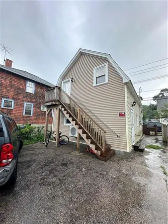 $1,600 | 158 Roger Williams Avenue, Unit 2, East Providence, RI 02916