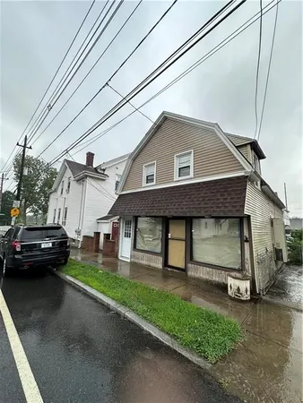 $1,600 | 158 Roger Williams Avenue, Unit 2, East Providence, RI 02916