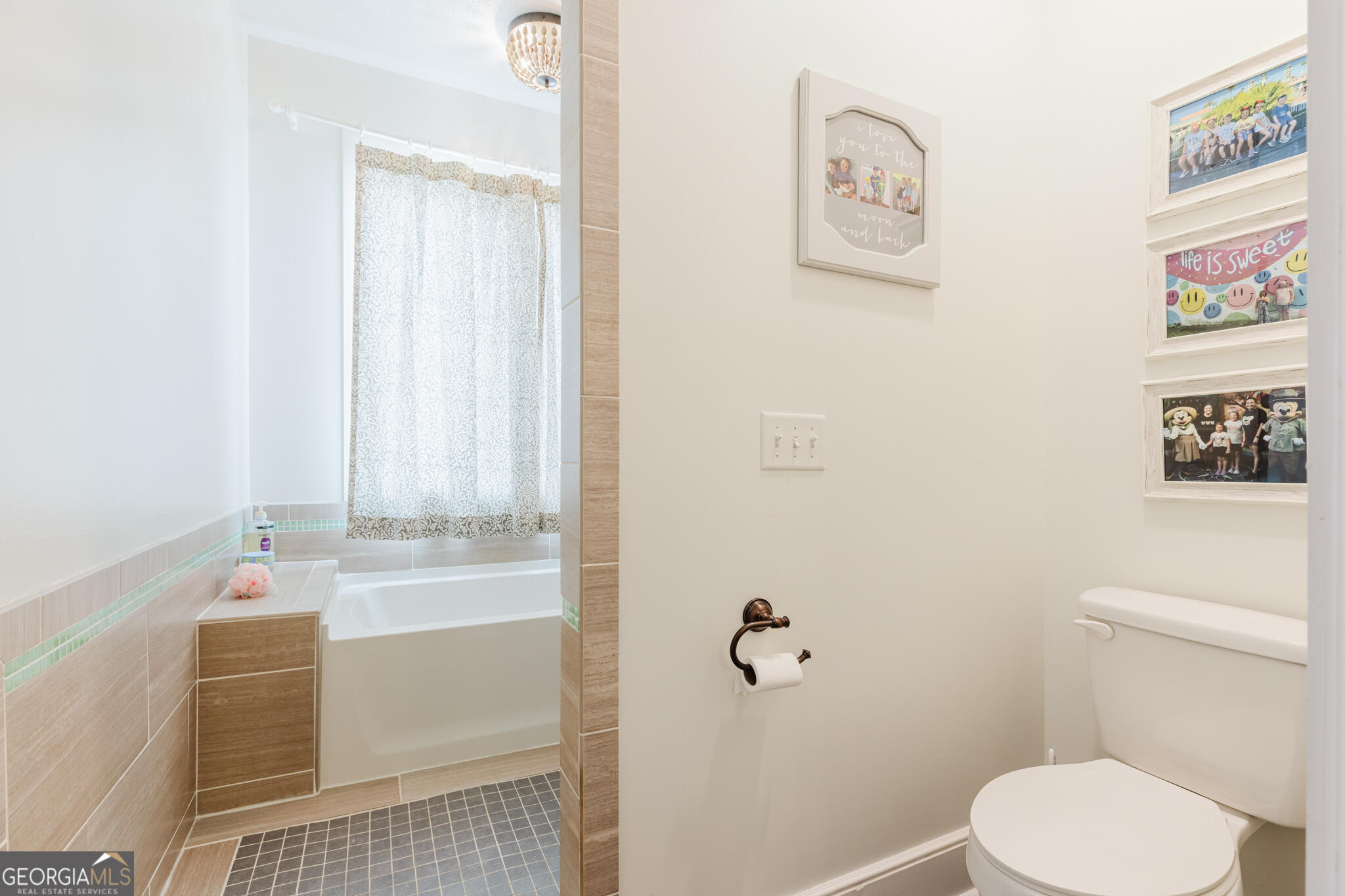 1859 Upper River Road Americus, GA 31709 - Photo 37 of 47 a bathroom with a bathtub and toilet