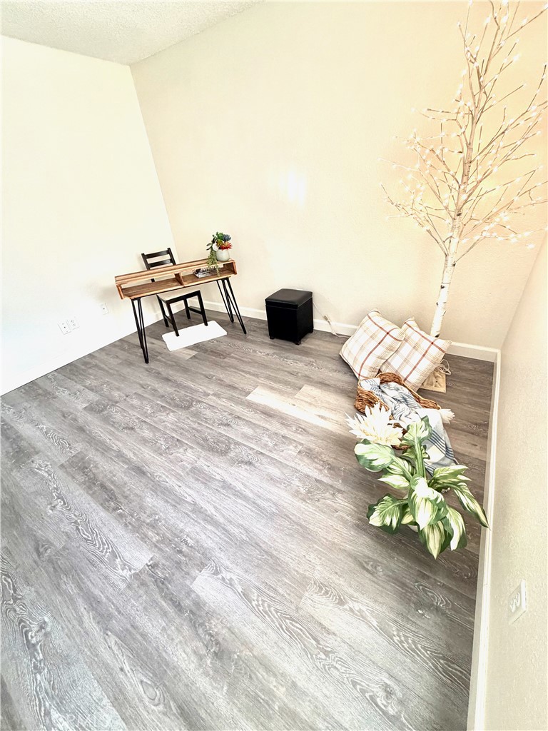 3400 Sullivan Court, Unit 105 Modesto, CA 95356 - Photo 32 of 46 a view of living room with furniture and a potted plant
