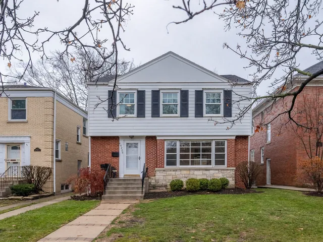 $549,900 | 6225 North Kirkwood Avenue, Chicago, IL 60646