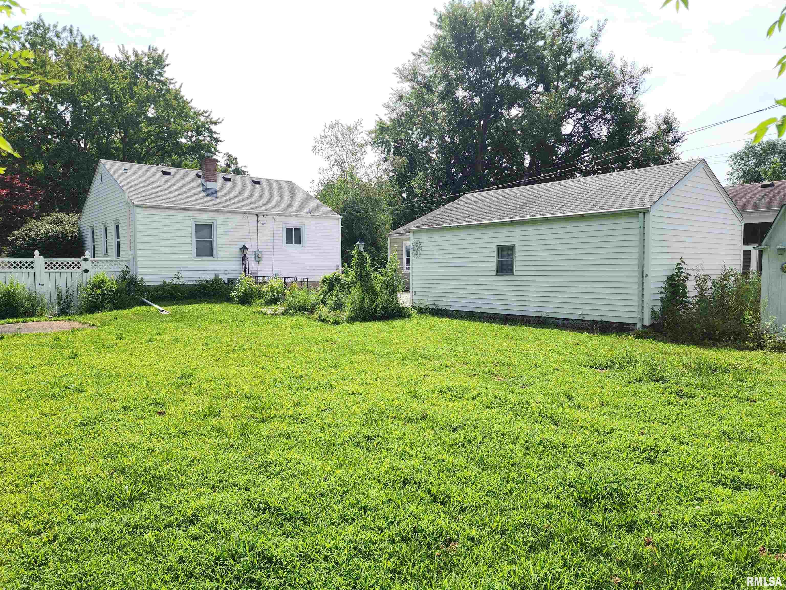 2537 Holmes Avenue Springfield, IL 62704 - Photo 5 of 34