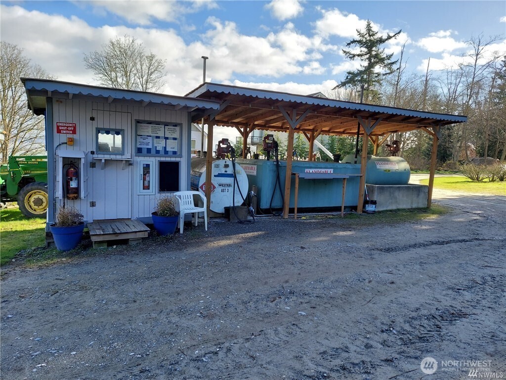 81 F Beach Way Hat Island, WA 98201 - Photo 12 of 22 a view of a car park in front of house