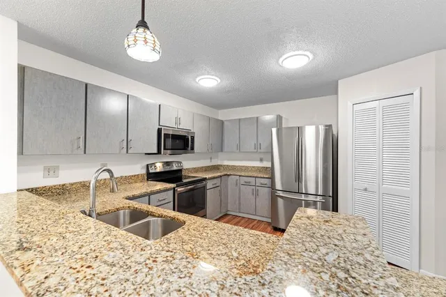 $498,000 | 15013 Redcliff Drive, Tampa, FL 33625