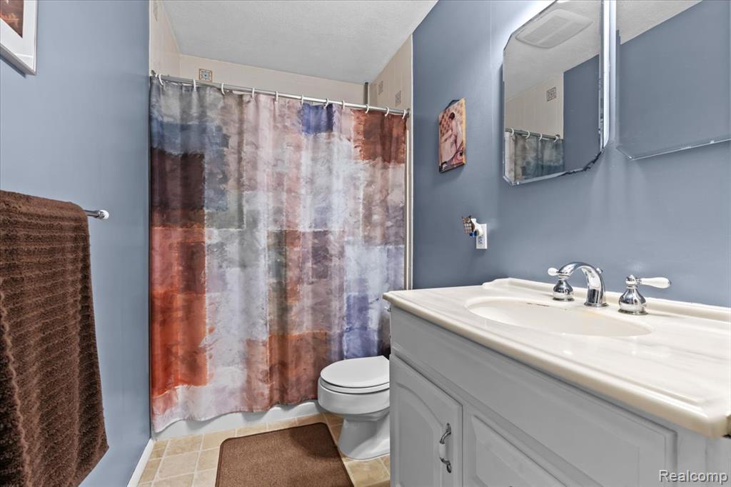 6460 Hogan Road Linden, MI 48451 - Photo 14 of 34