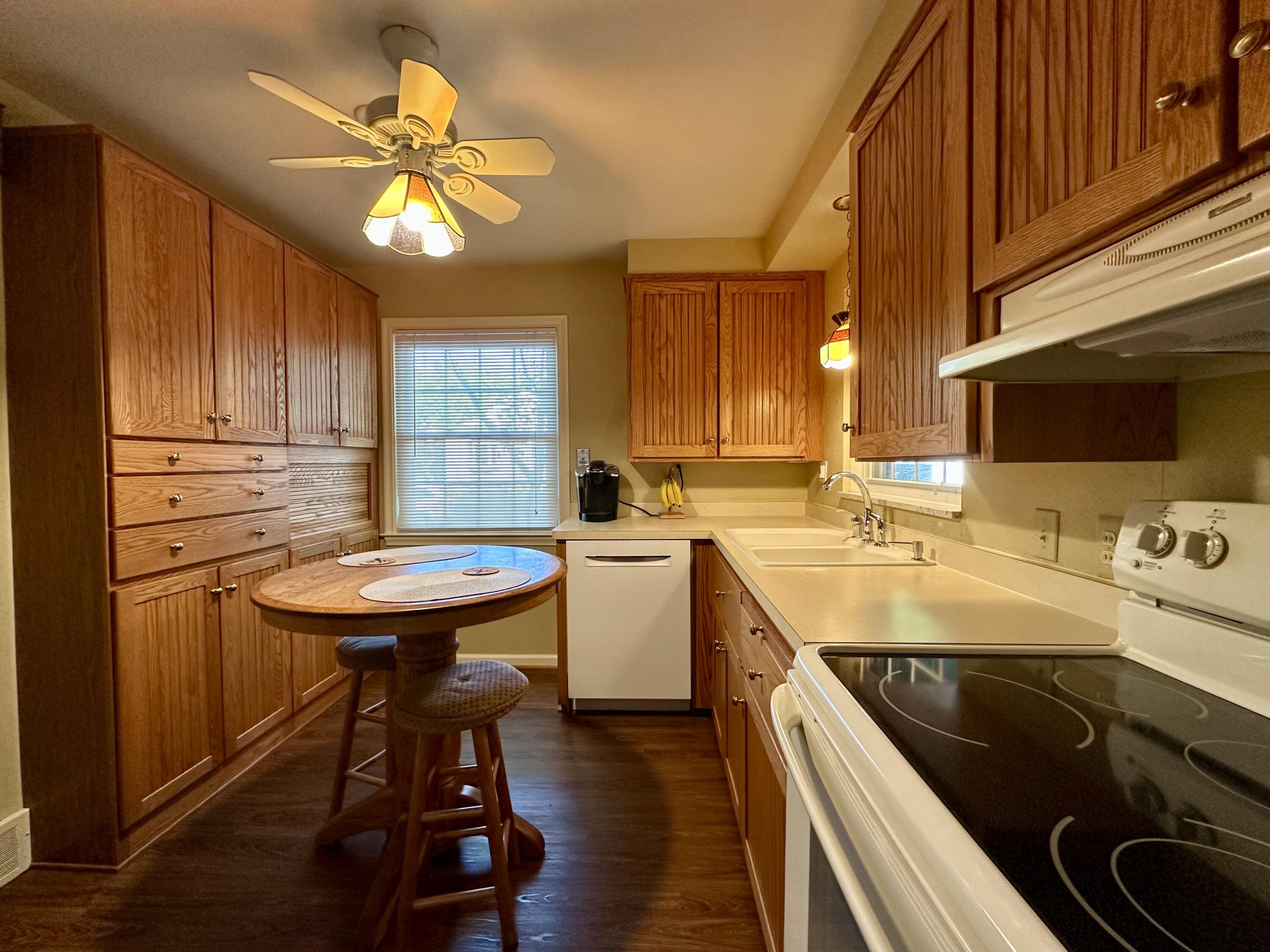 1953 Oxford Road Grosse Pointe, MI 48236 - Photo 14 of 34 Kitchen 1