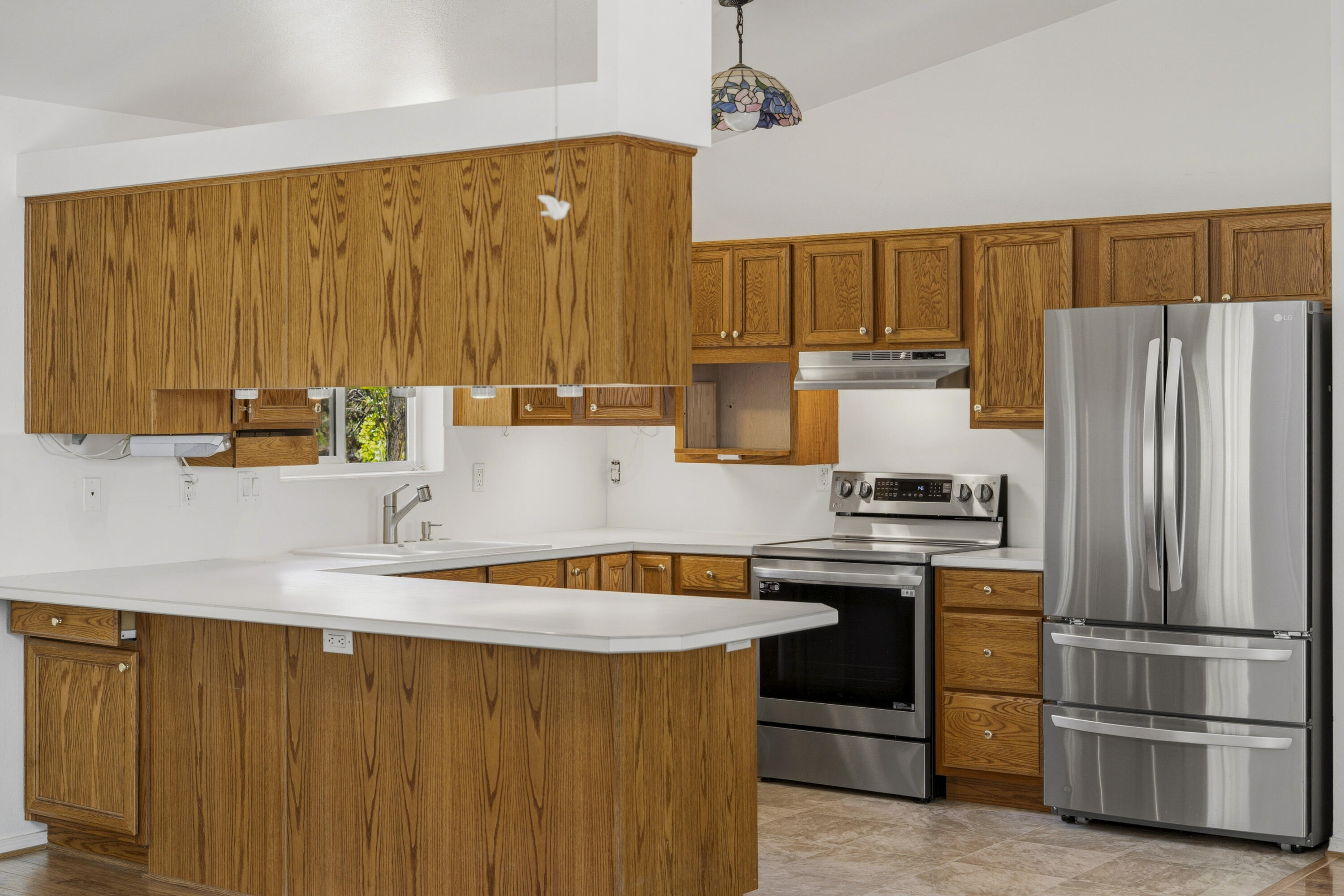55885 Osprey Road Bend, OR 97707 - Photo 10 of 58 Clean countertops and cabinets.