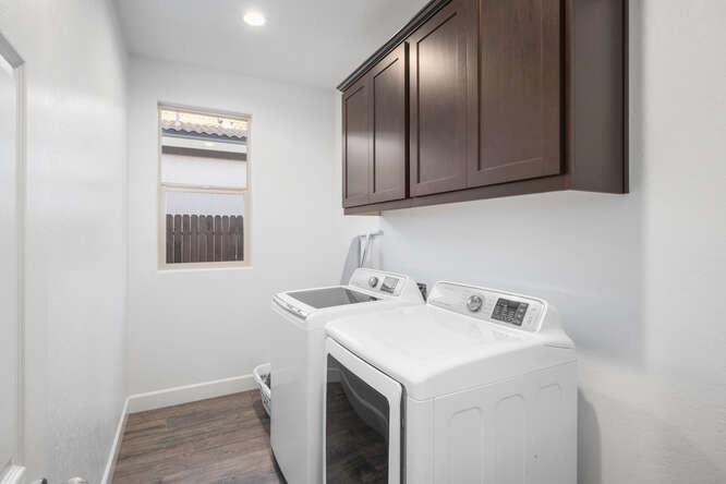 3822 Hannah Lane Clovis, CA 93619 - Photo 25 of 26 a utility room with dryer and washer