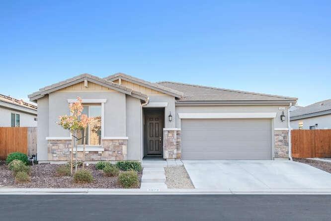 3822 Hannah Lane Clovis, CA 93619 - Photo 5 of 26 a front view of a house with garden