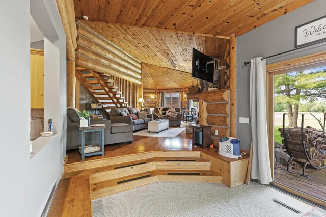 $690,000 | 22165 Harlow Avenue, Jordan, MN 55352