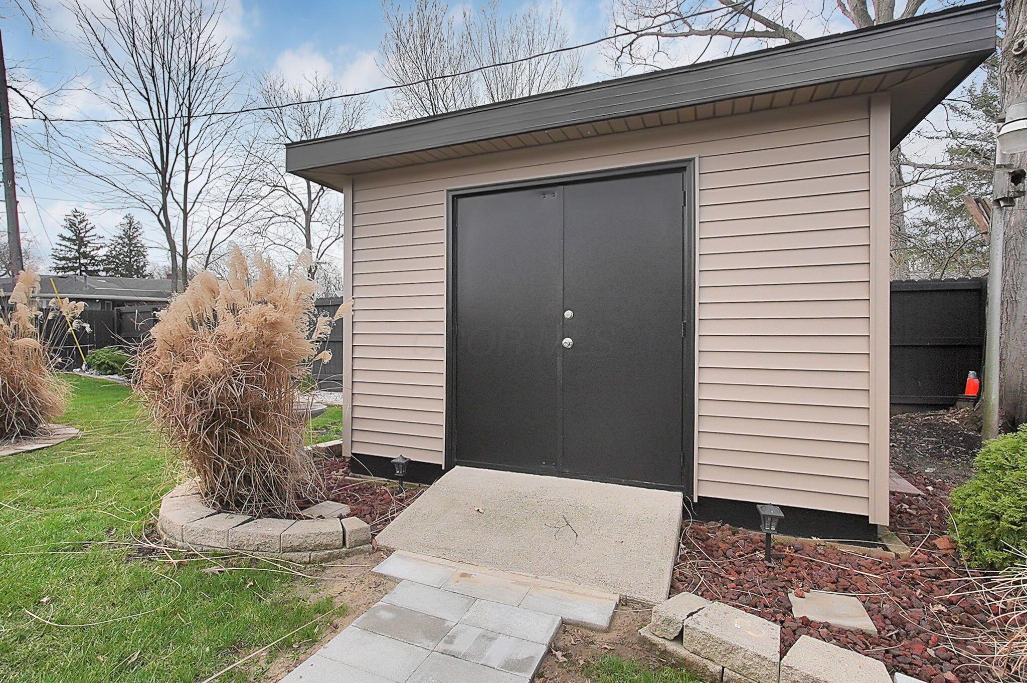 463 Darbyhurst Road Columbus, OH 43228 - Photo 24 of 25 24-web-or-mls-463-darbyhurst-rd