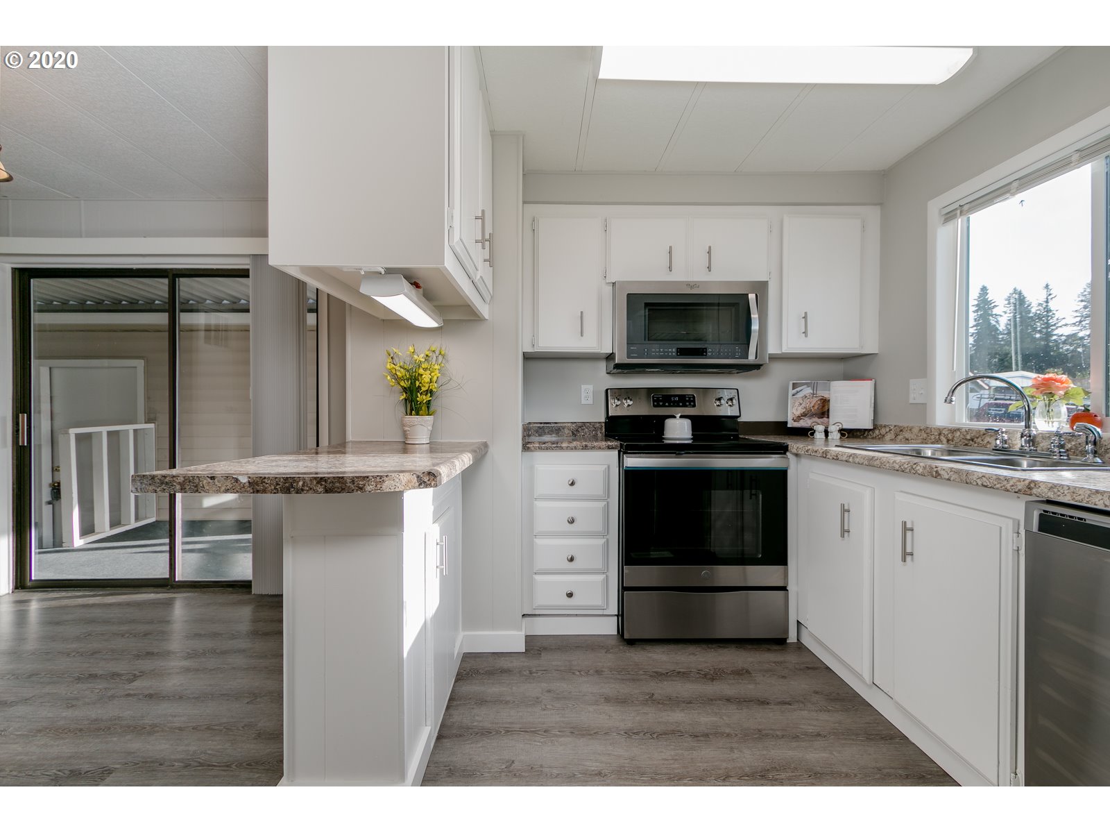555 South 51st Place Springfield, OR 97478 - Photo 11 of 29