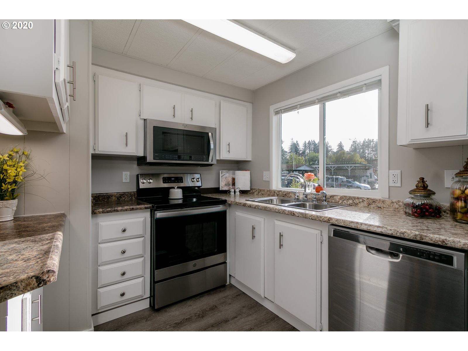 555 South 51st Place Springfield, OR 97478 - Photo 12 of 29