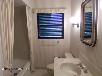 945 Waterman Road North Jacksonville, FL 32207 - Photo 13 of 16 Hall Bath