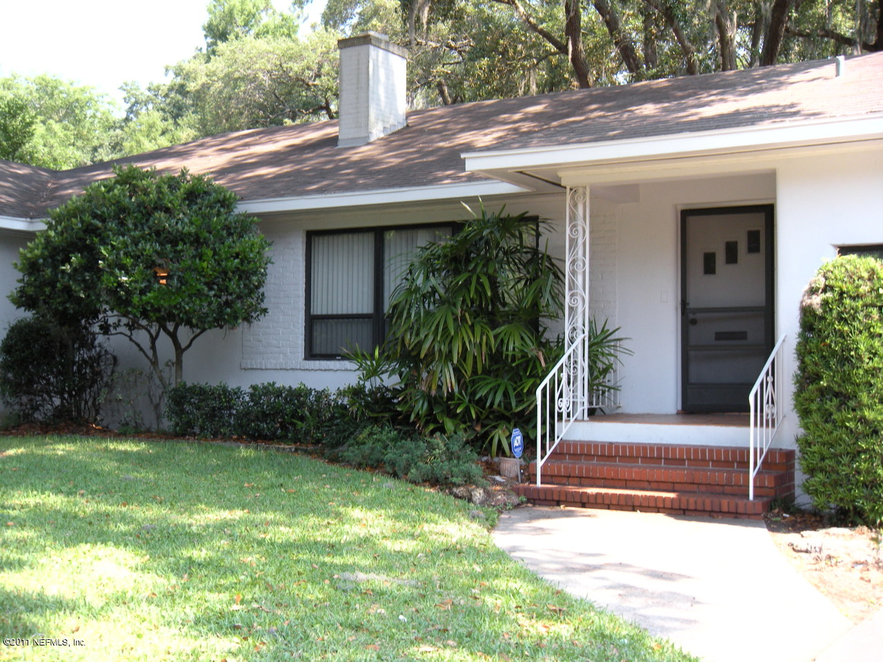 945 Waterman Road North Jacksonville, FL 32207 - Photo 3 of 16 Front of home 2