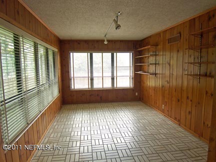 945 Waterman Road North Jacksonville, FL 32207 - Photo 7 of 16 Cozy Sunporch