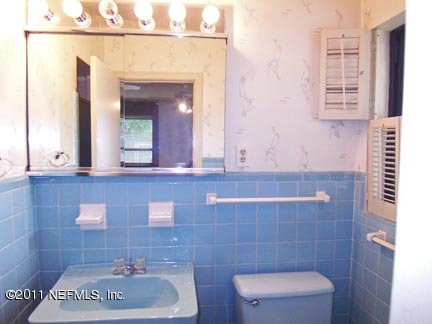 945 Waterman Road North Jacksonville, FL 32207 - Photo 9 of 16 Master Bath