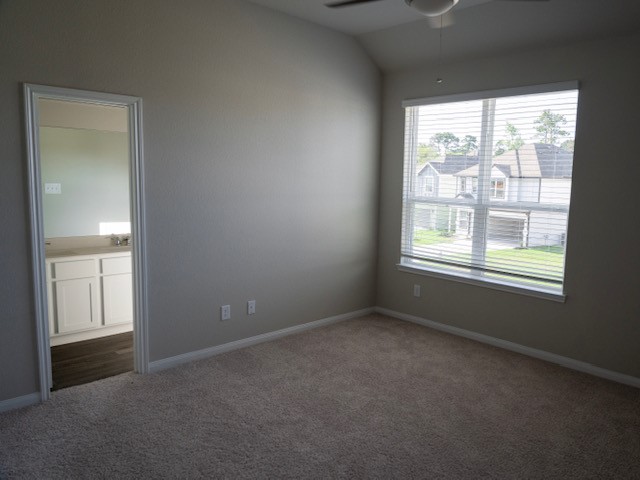 2533 Sturgeon Way Conroe, TX 77384 - Photo 13 of 30 an empty room with windows and closet