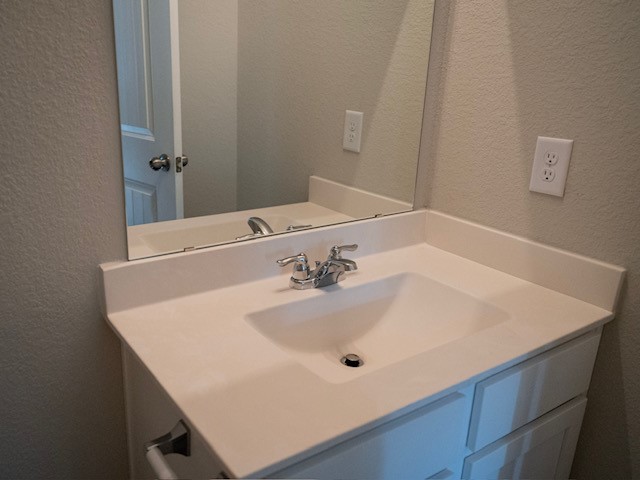 2533 Sturgeon Way Conroe, TX 77384 - Photo 19 of 30 a bathroom with a sink and a white tub