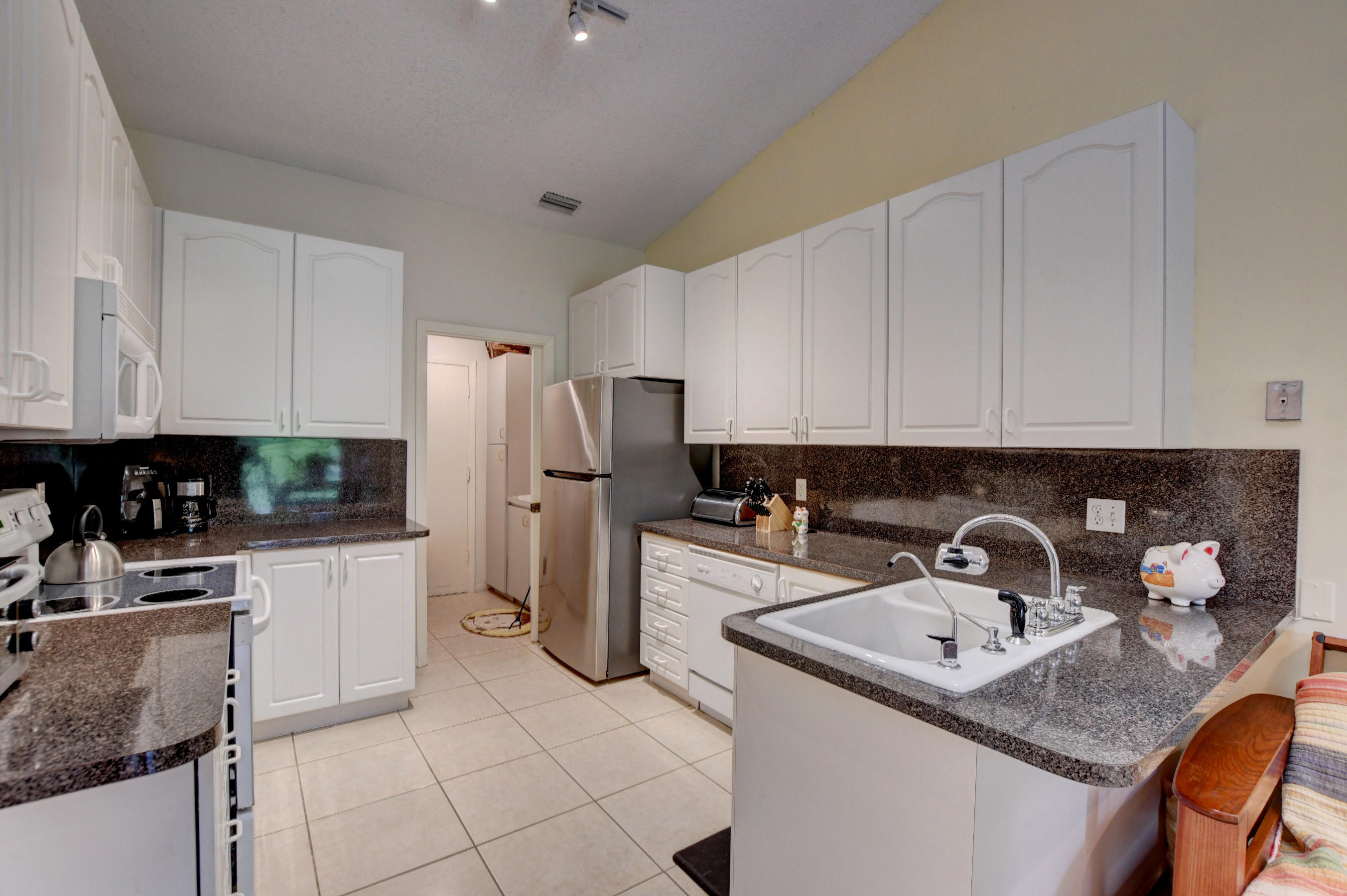 8746 Eagle Run Drive Boca Raton, FL 33434 - Photo 19 of 53 Kitchen