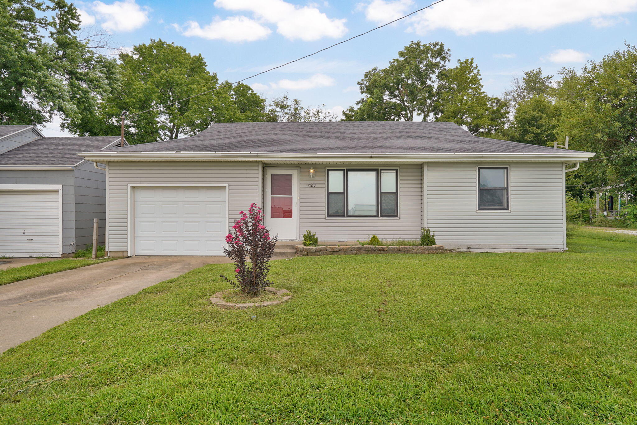 2619 East Division Street Springfield, MO 65803 - Photo 3 of 14 2619 E Division St-3