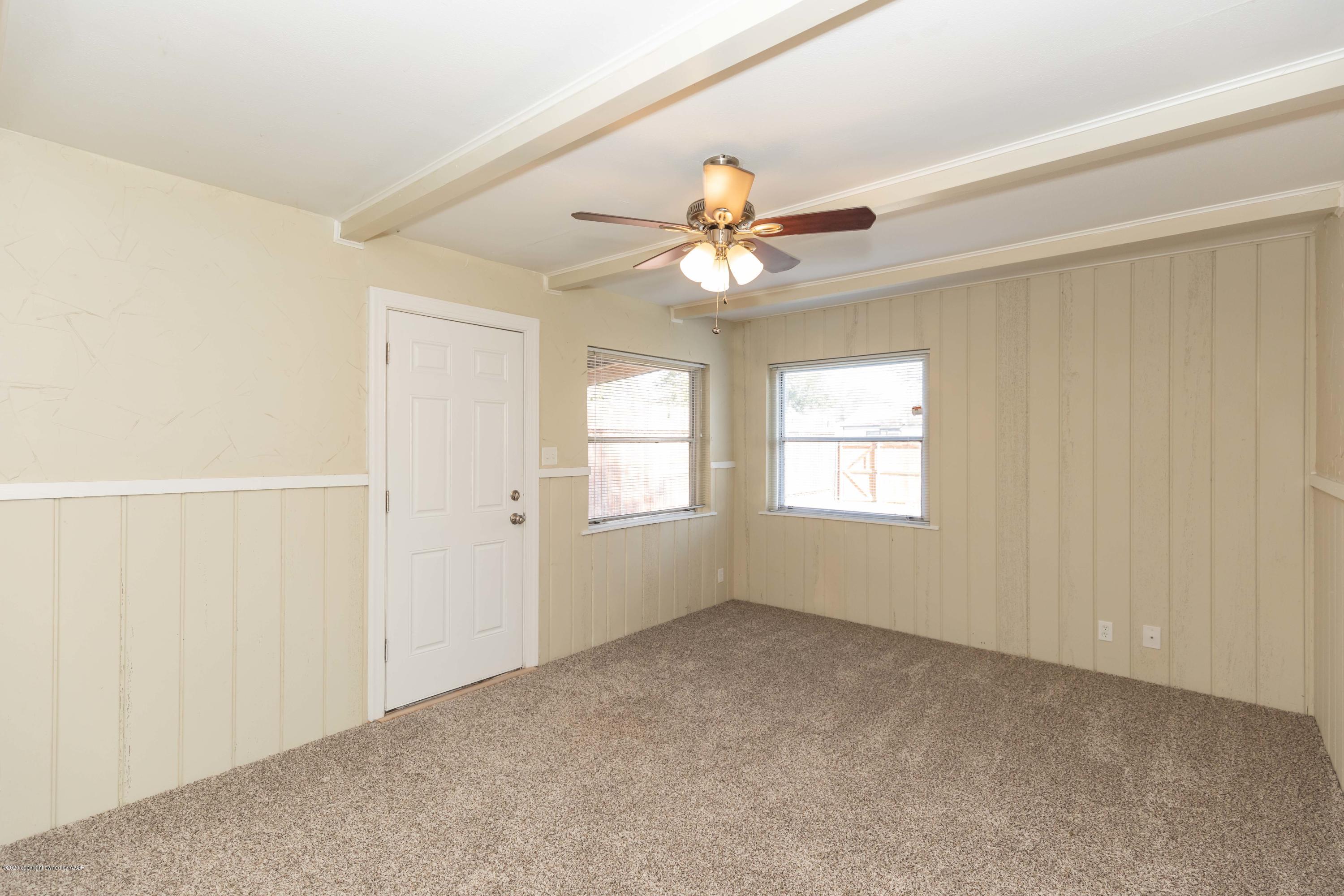 518 Southwest 45th Avenue Amarillo, TX 79110 - Photo 13 of 35 a view of an empty room with a window