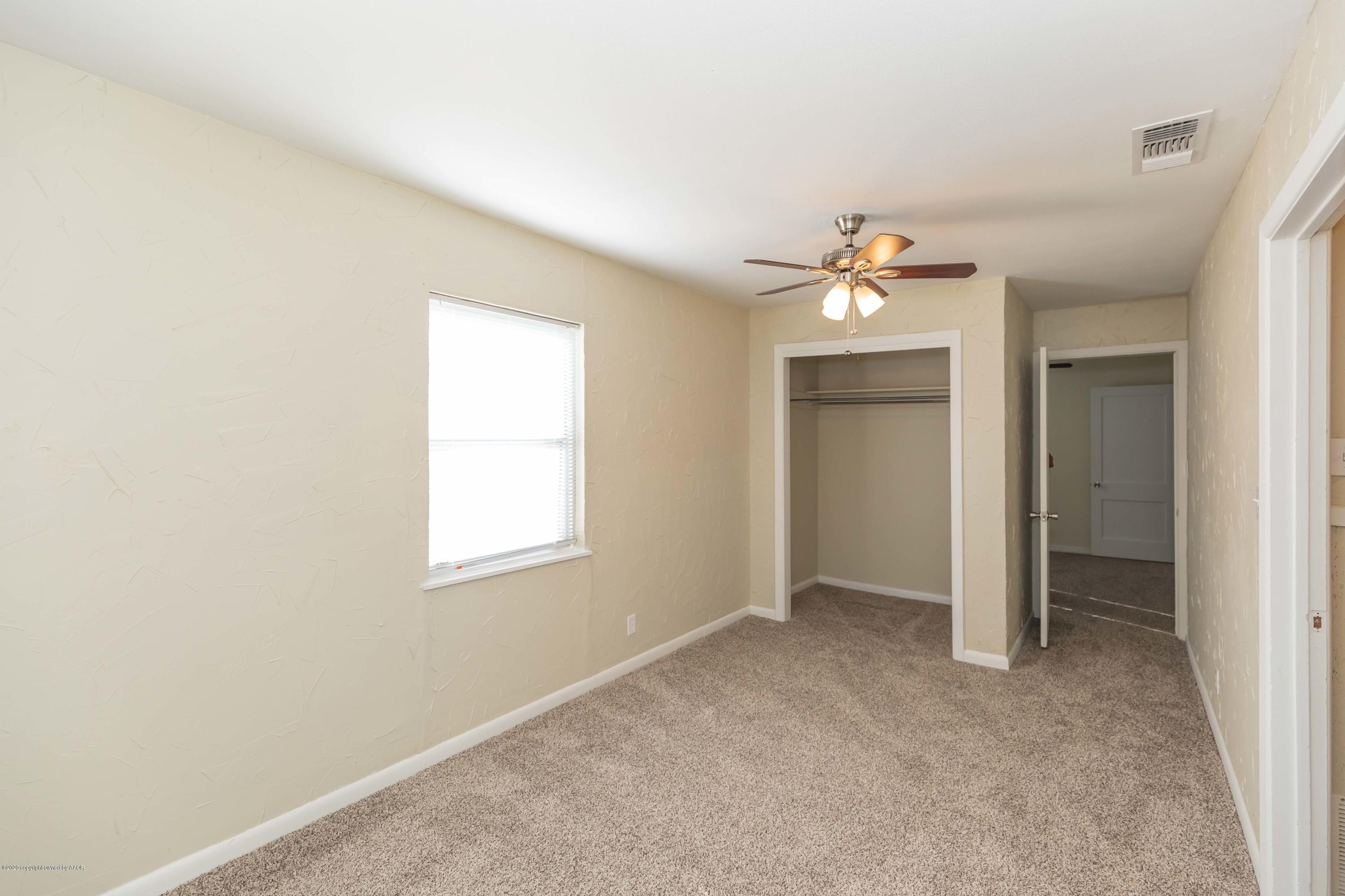 518 Southwest 45th Avenue Amarillo, TX 79110 - Photo 18 of 35 an empty room with windows and closet