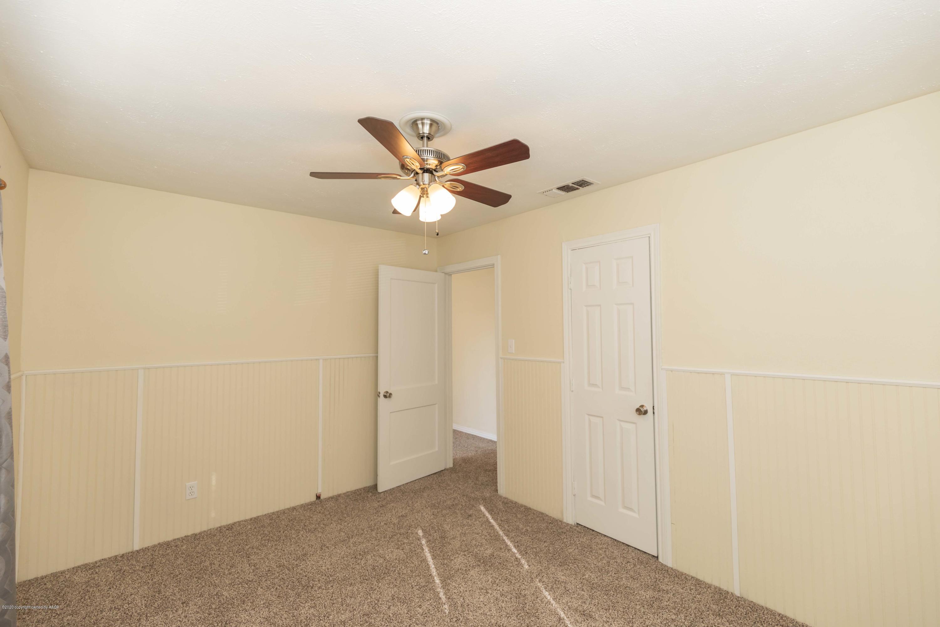 518 Southwest 45th Avenue Amarillo, TX 79110 - Photo 22 of 35 an empty room with a ceiling fan and a window