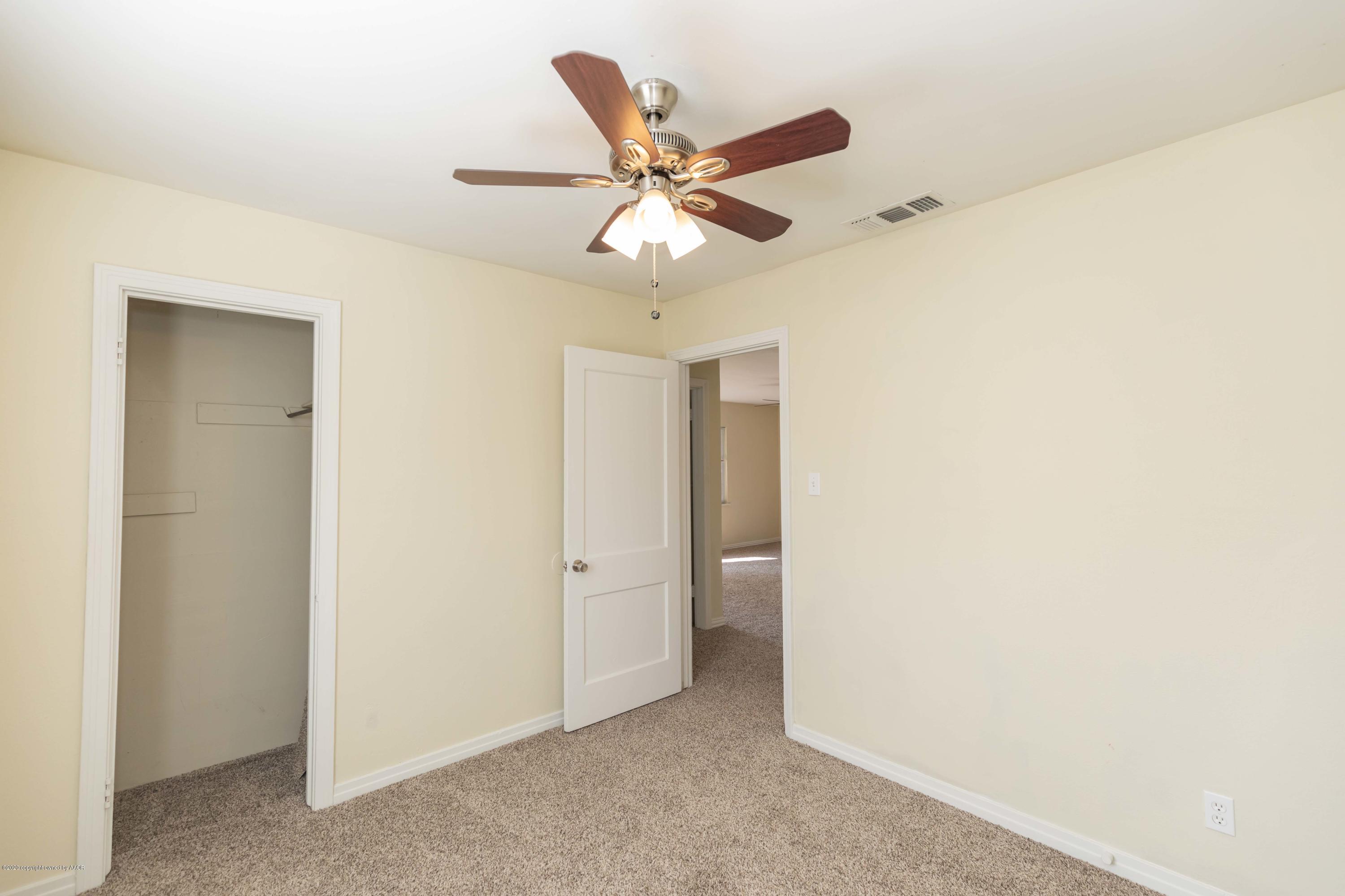 518 Southwest 45th Avenue Amarillo, TX 79110 - Photo 23 of 35 a a room with a ceiling fan and a ceiling fan