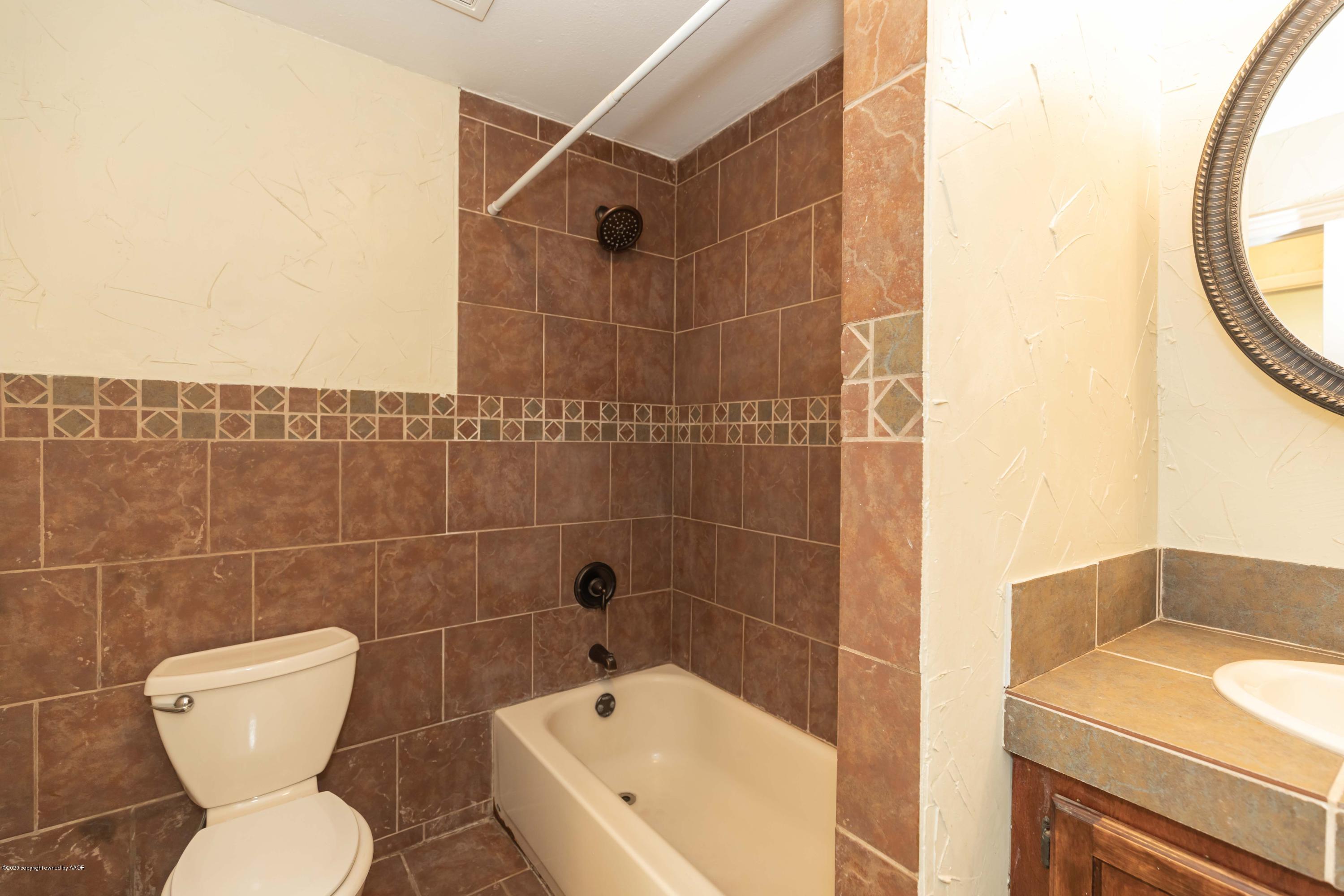 518 Southwest 45th Avenue Amarillo, TX 79110 - Photo 27 of 35 a bathroom with a toilet and sink