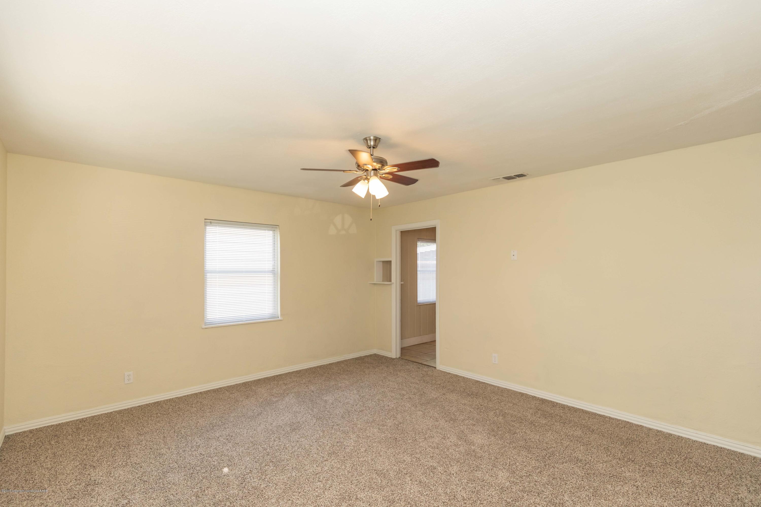518 Southwest 45th Avenue Amarillo, TX 79110 - Photo 6 of 35 a view of a livingroom with a ceiling fan and window