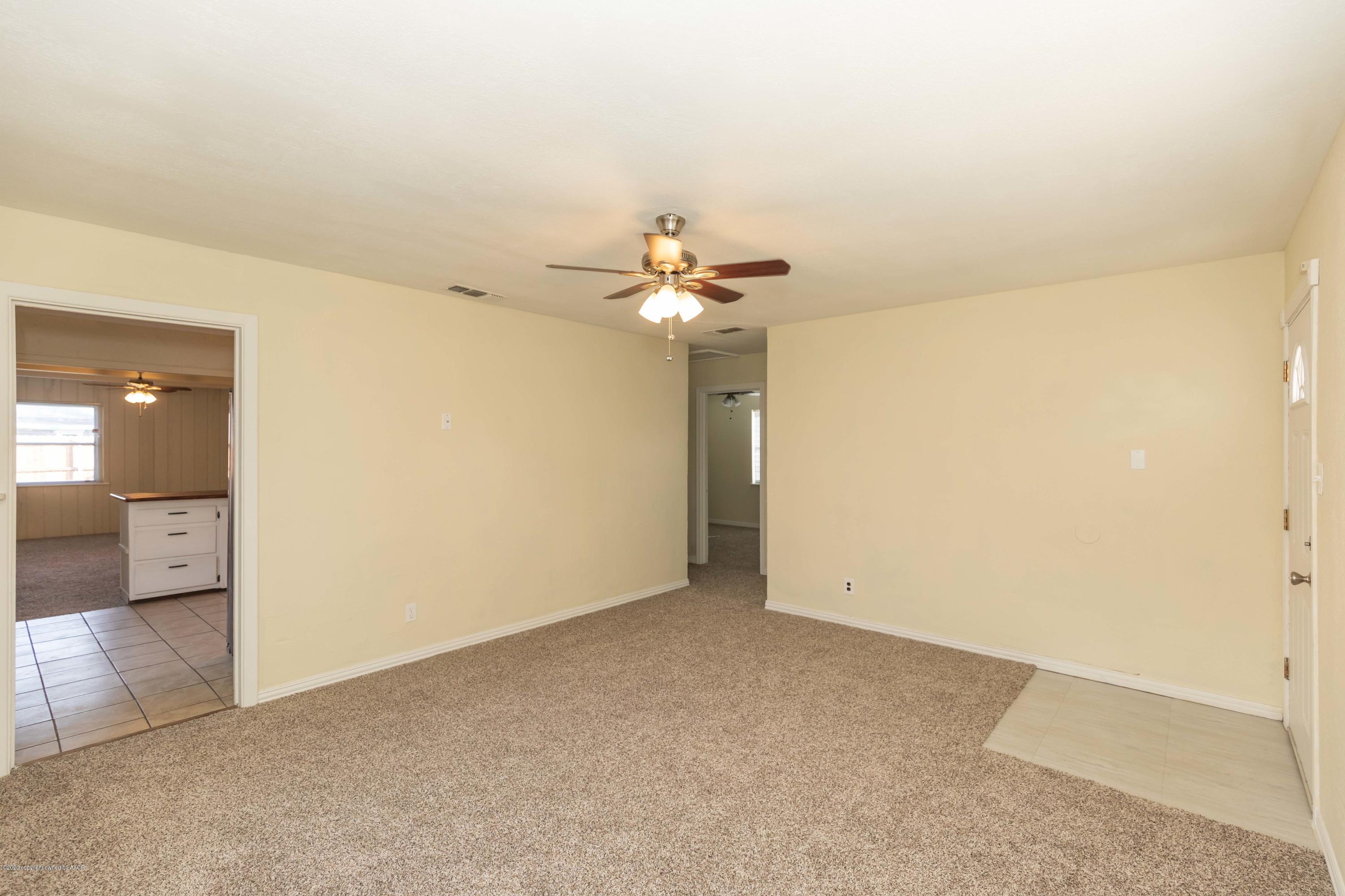 518 Southwest 45th Avenue Amarillo, TX 79110 - Photo 8 of 35 an empty room with a bathroom