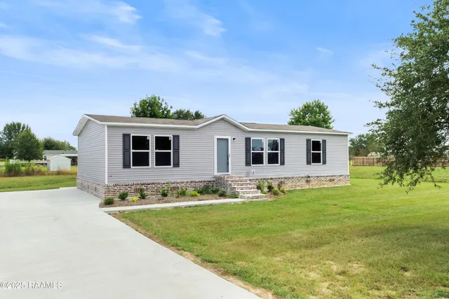 $164,900 | 250 Oak Mnr Road, Rayne, LA 70578